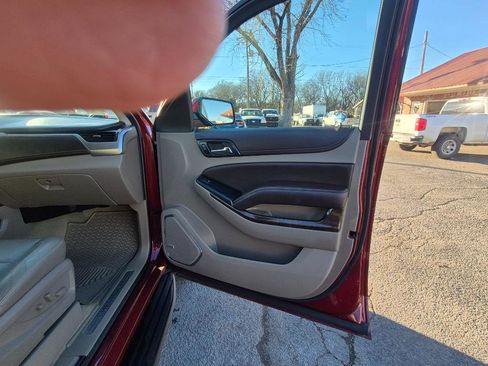 Used 2017 Chevrolet Suburban LT image 22