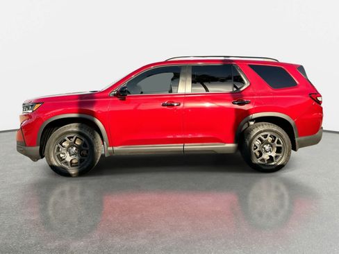 Used 2025 Honda Pilot TrailSport image 4