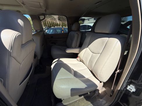 Used 2006 GMC Yukon XL SLT w/ SLT Preferred Equipment Group image 7