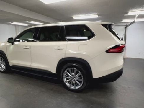 Used 2024 Toyota Grand Highlander AWD image 6