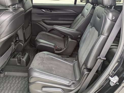 Used 2024 Jeep Grand Cherokee L Laredo RWD image 13