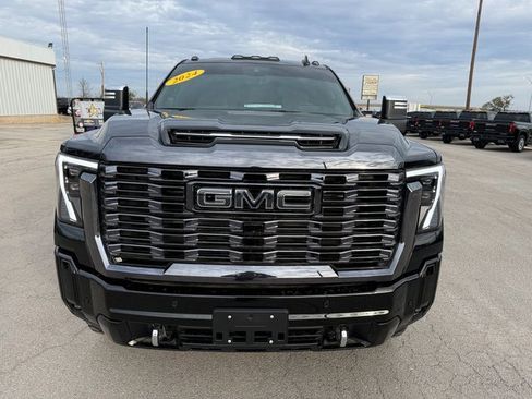 Used 2024 GMC Sierra 3500 Denali Ultimate image 9