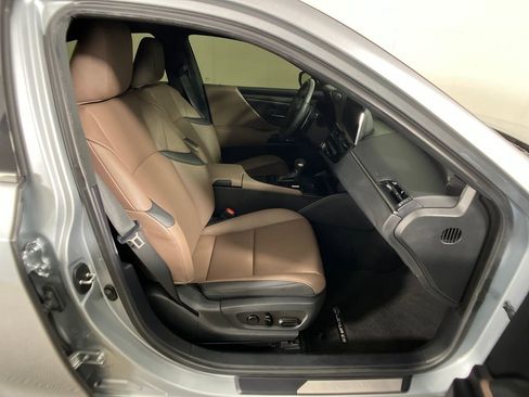 Used 2024 Lexus ES 350 w/ Premium Package image 5