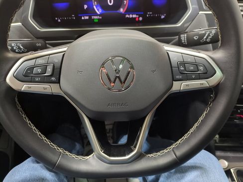 Used 2024 Volkswagen Tiguan SE w/ Panoramic Sunroof Package AWD/4WD image 20