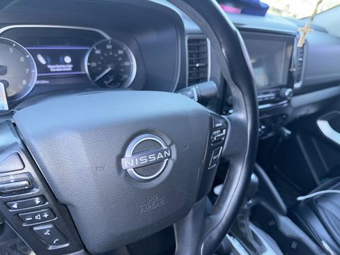 Used 2022 Nissan Frontier SV image 5