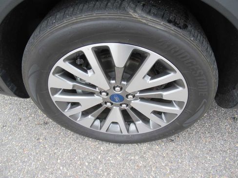 Used 2022 Ford Escape Titanium image 12