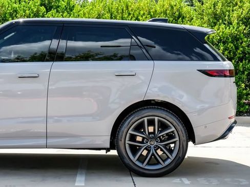 New 2026 Land Rover Range Rover Sport Dynamic SE AWD/4WD image 18