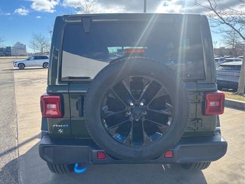 Used 2023 Jeep Wrangler Unlimited Sahara w/ Cold Weather Group AWD/4WD image 6
