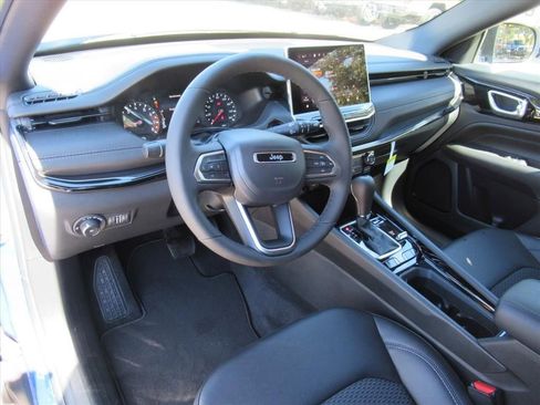 New 2026 Jeep Compass Latitude image 14