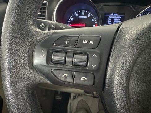 Used 2020 Kia Sedona LX FWD image 19