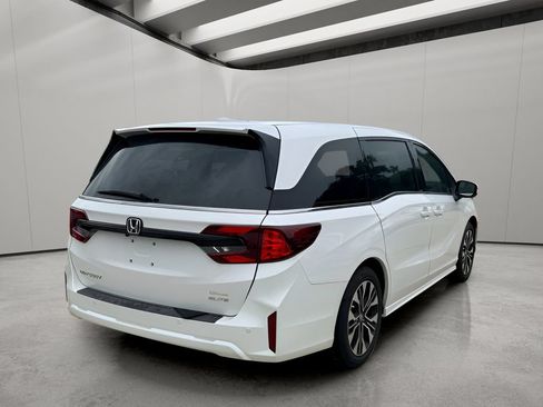 Used 2026 Honda Odyssey Elite image 6