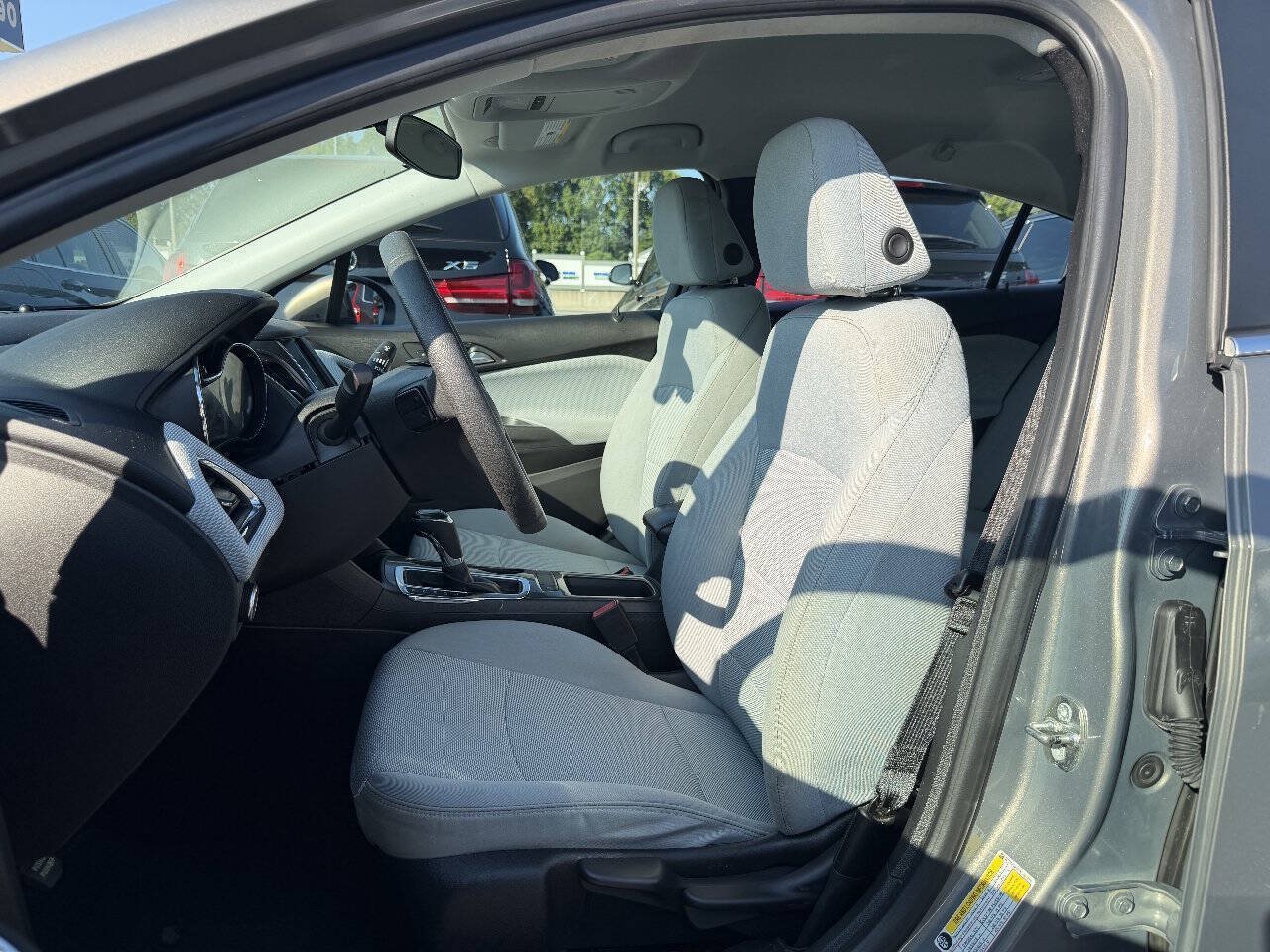 Used 2019 Chevrolet Cruze LT FWD image 9