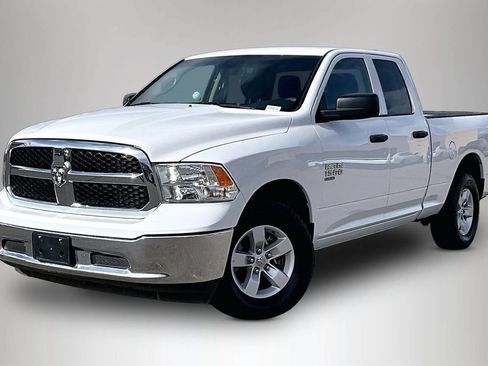 Used 2024 RAM 1500 Classic SLT AWD/4WD image 3