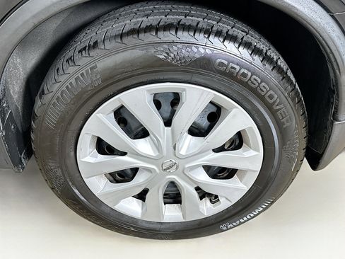 Used 2020 Nissan Rogue S image 11