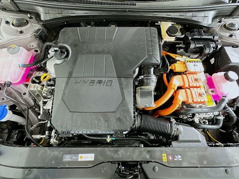 Certified 2025 Hyundai Elantra Limited w/ Cargo Package FWD image 31