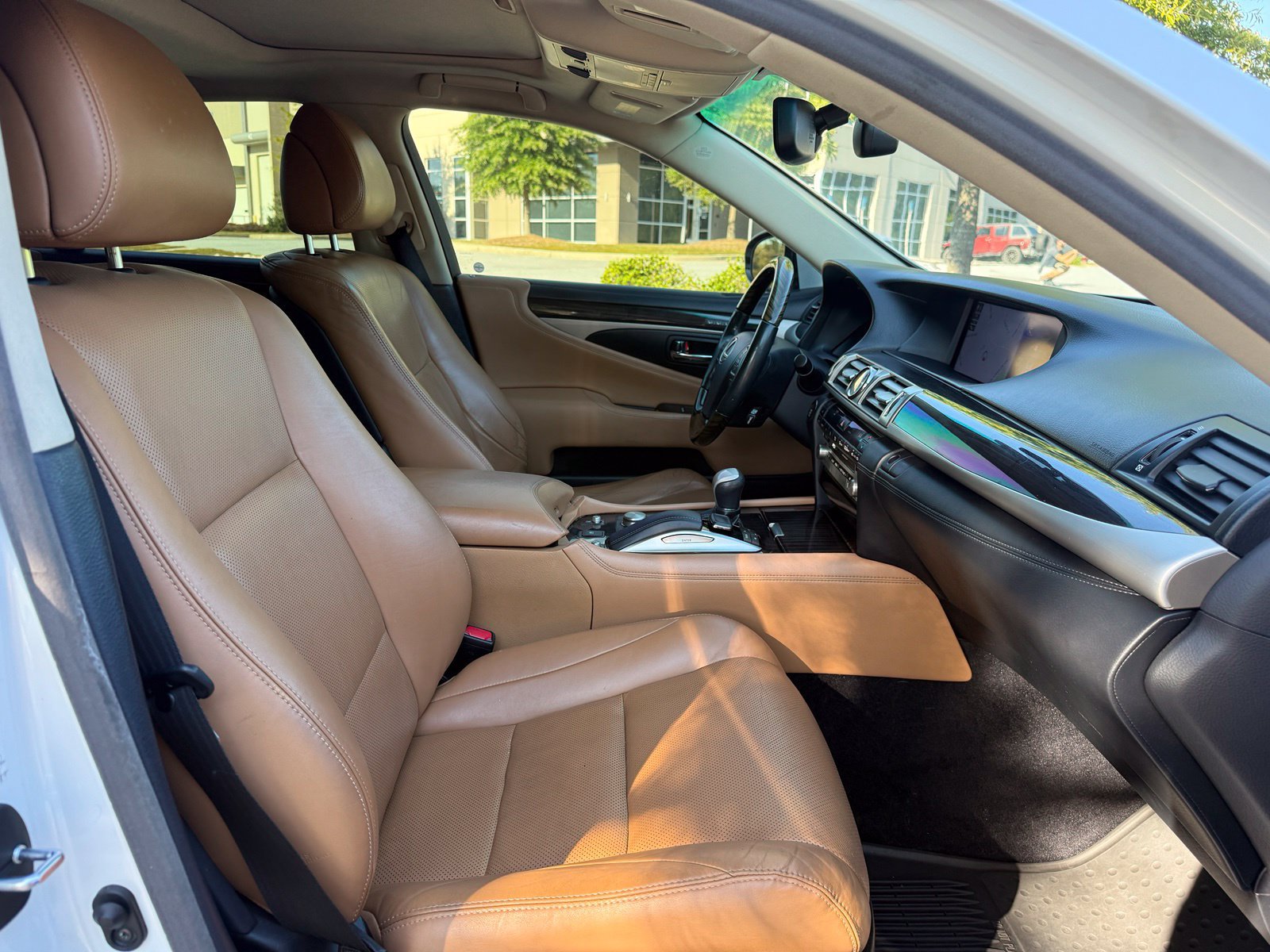 Used 2017 Lexus LS 460 w/ Comfort Package RWD image 36