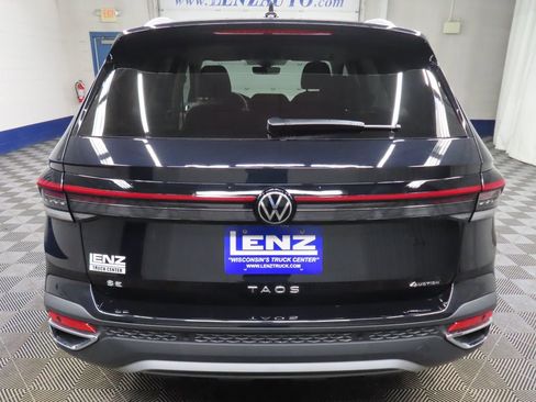 Used 2025 Volkswagen Taos SE image 33