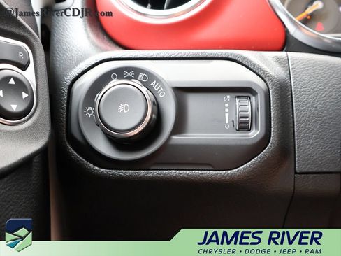 Used 2023 Jeep Wrangler Unlimited Rubicon w/ Cold Weather Group AWD/4WD image 30