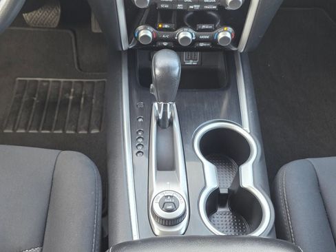 Used 2018 Nissan Pathfinder SV image 19