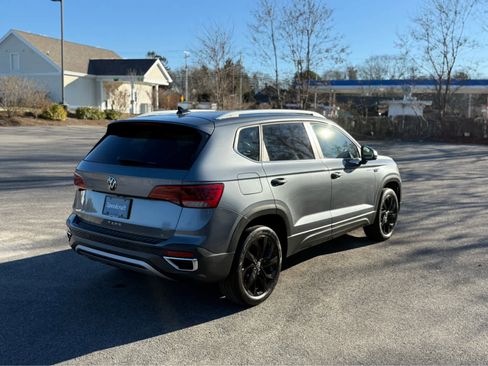 Certified 2024 Volkswagen Taos SE image 7