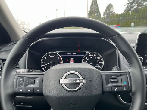 Used 2025 Nissan Rogue SV image 31