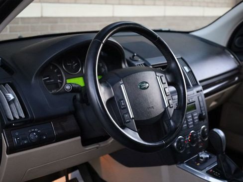 Used 2012 Land Rover LR2 HSE image 13