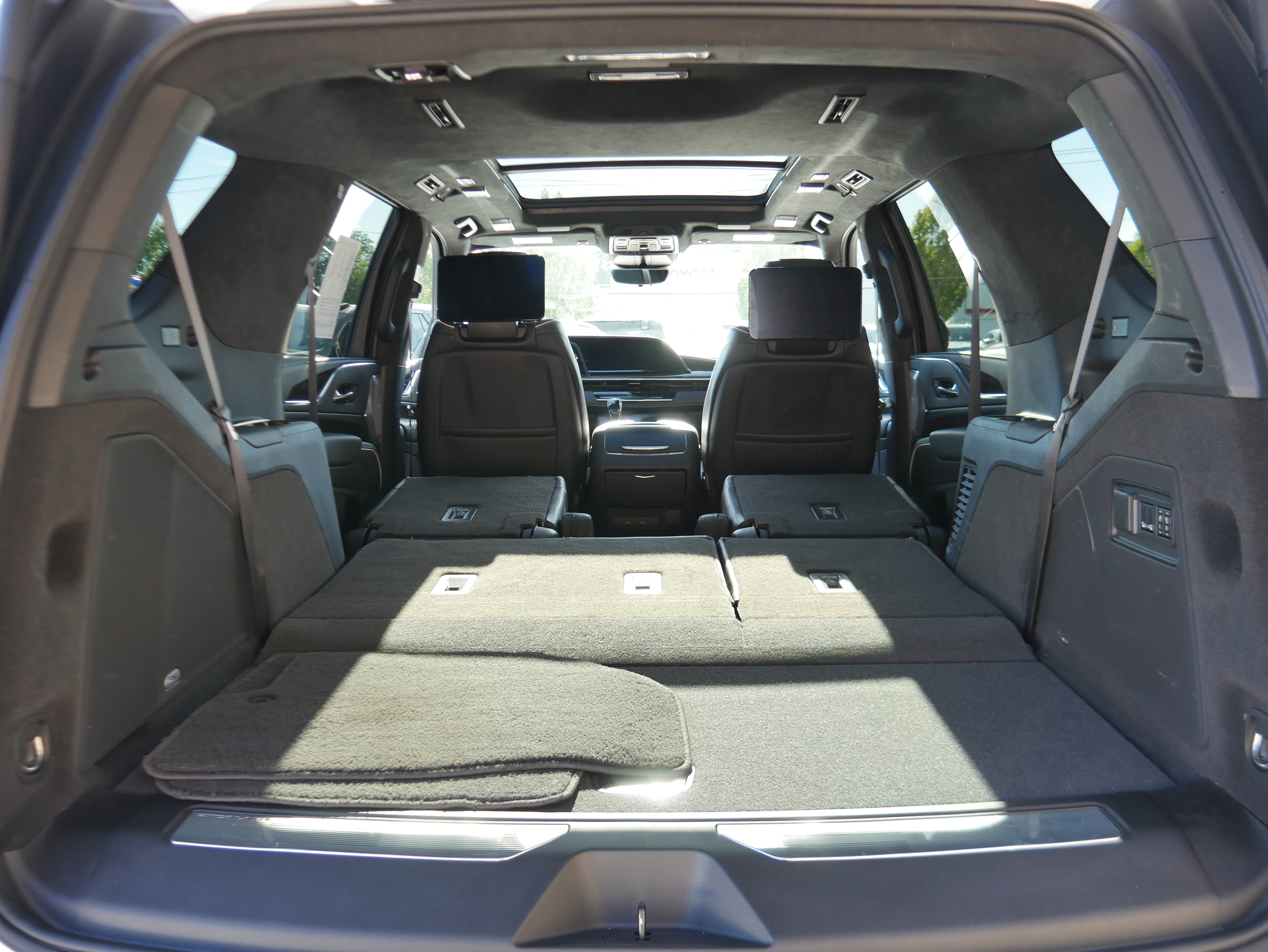 Certified 2023 Cadillac Escalade Premium Luxury Platinum AWD/4WD image 9