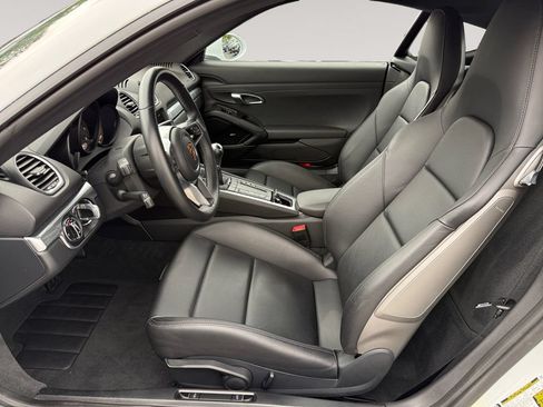Used 2019 Porsche 718 Cayman RWD image 9