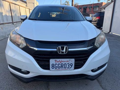 Used 2018 Honda HR-V EX image 3