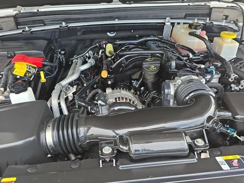 Used 2022 Jeep Gladiator Overland AWD/4WD image 29
