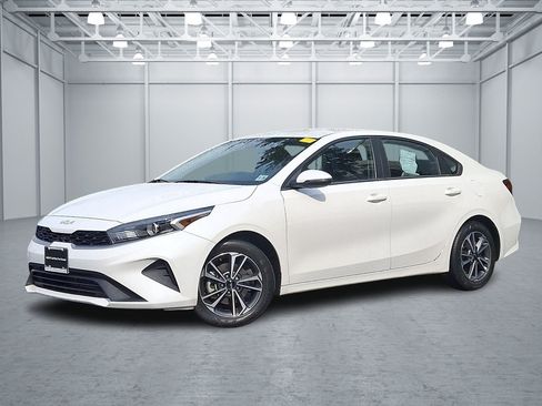 Used 2023 Kia Forte LXS w/ LXS Technology Package FWD image 7