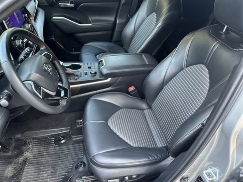 Used 2023 Toyota Highlander XSE image 18