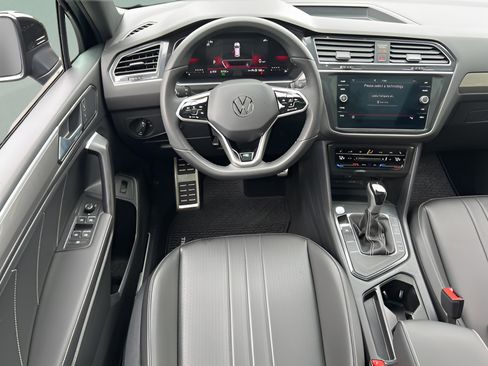 Used 2024 Volkswagen Tiguan SE R-Line FWD image 16