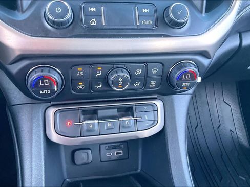 Used 2021 GMC Acadia Denali w/ Denali Ultimate Package AWD/4WD image 33