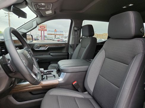 Used 2024 Chevrolet Silverado 1500 LT Trail Boss w/ Convenience Package II image 12