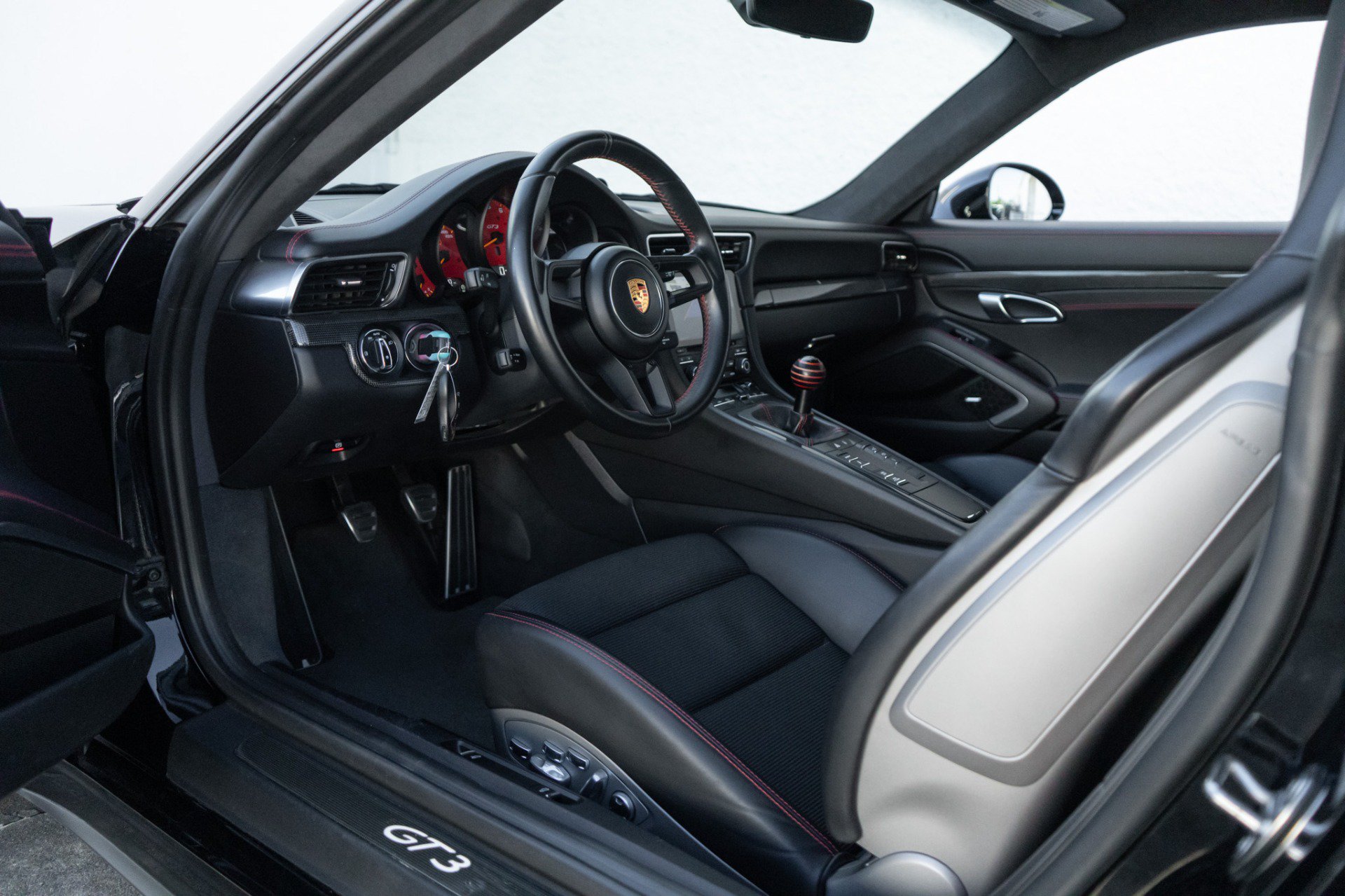 Used 2018 Porsche 911 GT3 RWD image 5