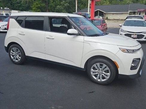 Used 2021 Kia Soul LX FWD image 2