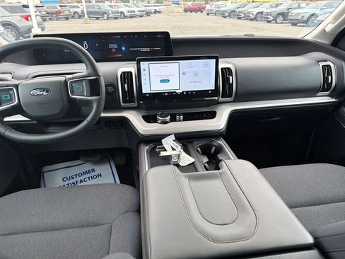 Used 2025 Ford Expedition Active AWD/4WD image 10