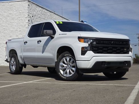 Used 2023 Chevrolet Silverado 1500 Custom AWD/4WD image 2