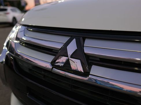 Used 2017 Mitsubishi Outlander SEL image 31