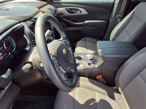 Used 2023 Chevrolet Traverse LT FWD image 17
