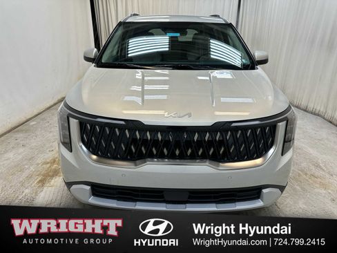 Used 2025 Kia Carnival EX FWD image 2