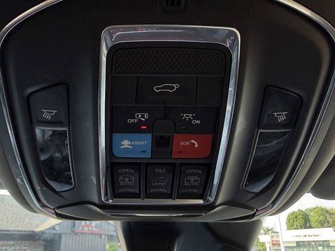 Used 2023 Jeep Grand Cherokee L Limited w/ Black Appearance Package AWD/4WD image 63