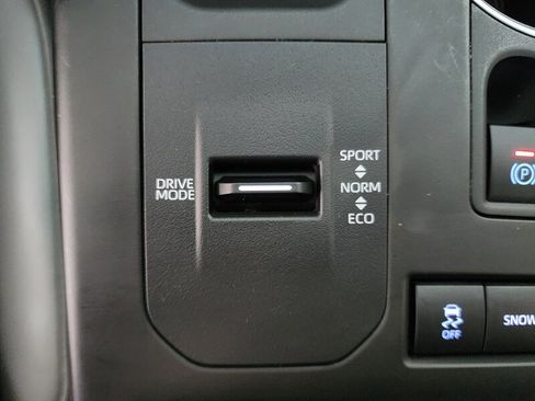 Used 2022 Toyota Highlander XLE image 49