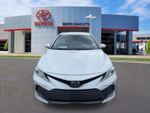 Used 2021 Toyota Camry XLE image 4