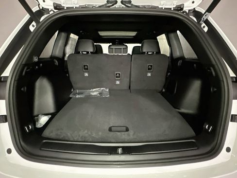 New 2026 Jeep Grand Cherokee Limited w/ Luxury Tech Group II AWD/4WD image 32