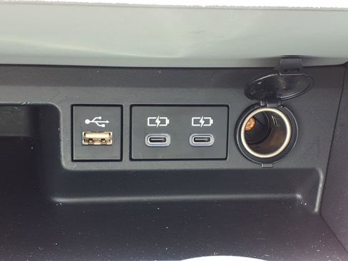 Used 2025 Toyota Highlander LE FWD image 20