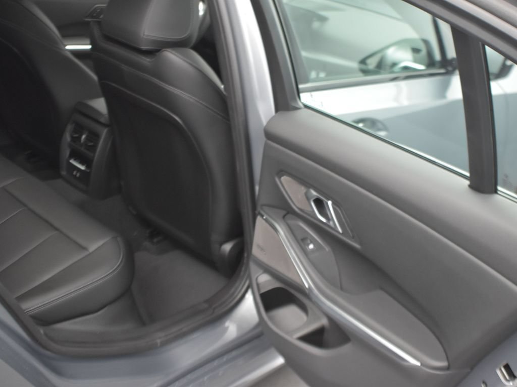 Used 2026 BMW 330i Sedan w/ M Sport Package RWD image 16