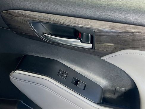 Used 2020 Toyota Highlander Limited Platinum image 31