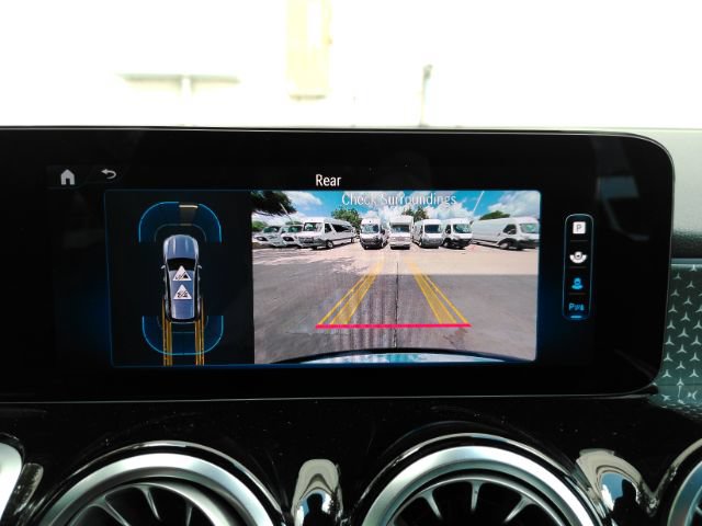 Used 2024 Mercedes-Benz GLB 250 w/ Driver Assistance Package image 10